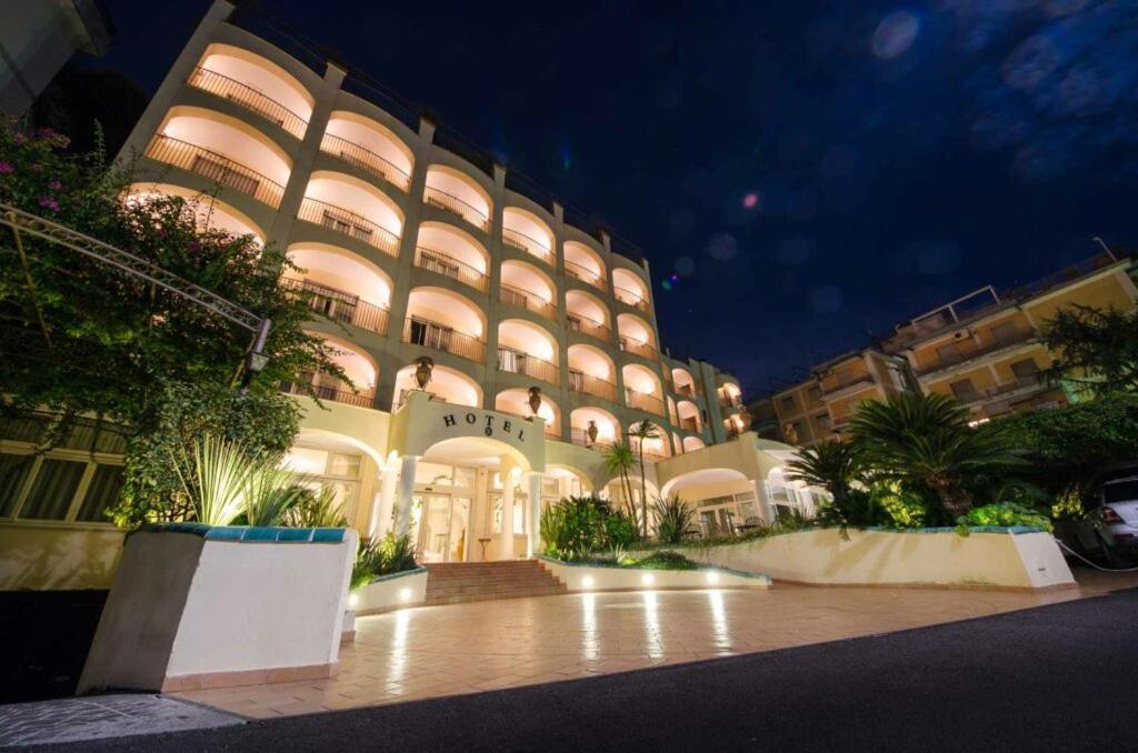Hotel San Francesco Майори Экстерьер фото